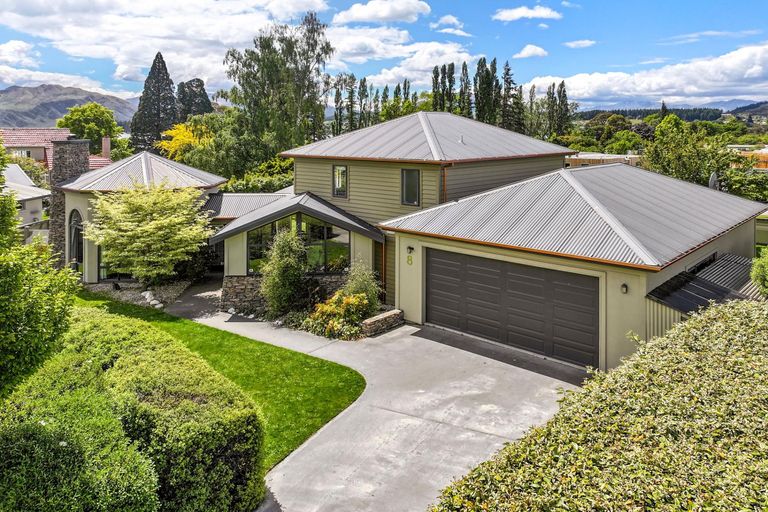 Photo of property in 8 Stonebridge Close, Wanaka, 9305