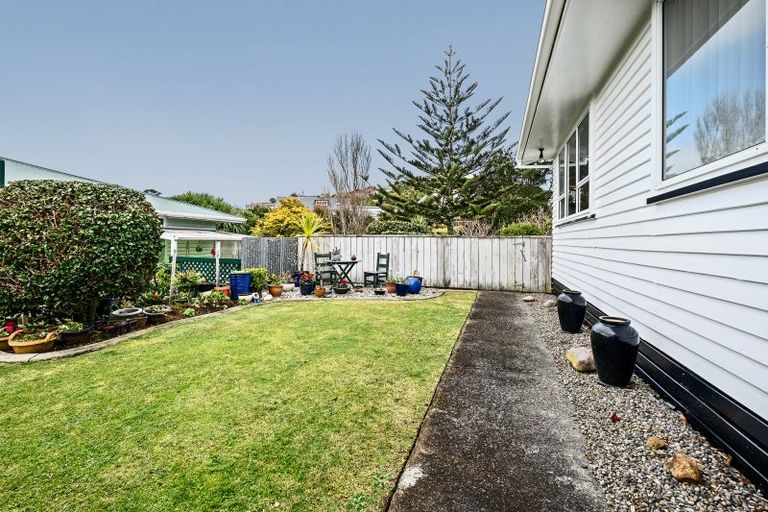 Photo of property in 6 Eton Place, Spotswood, New Plymouth, 4310