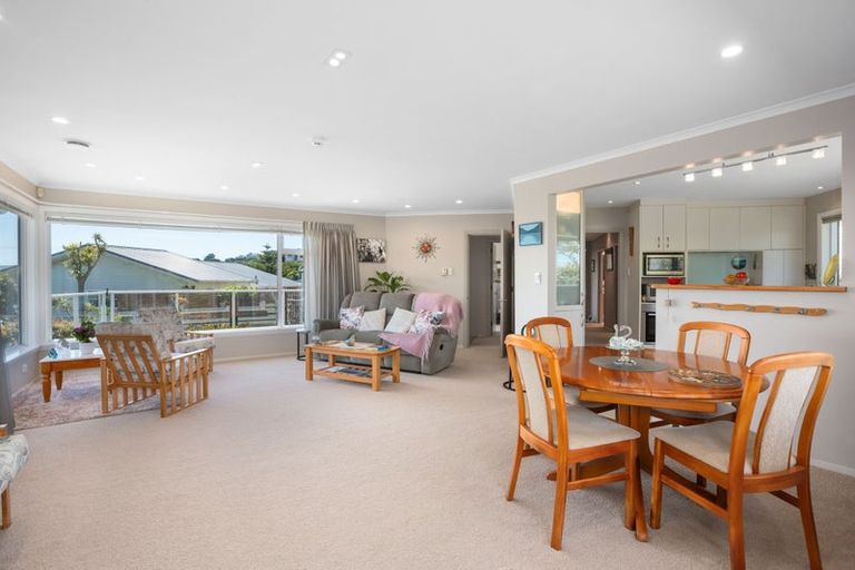 Photo of property in 16 Mana View Road, Paremata, Porirua, 5026