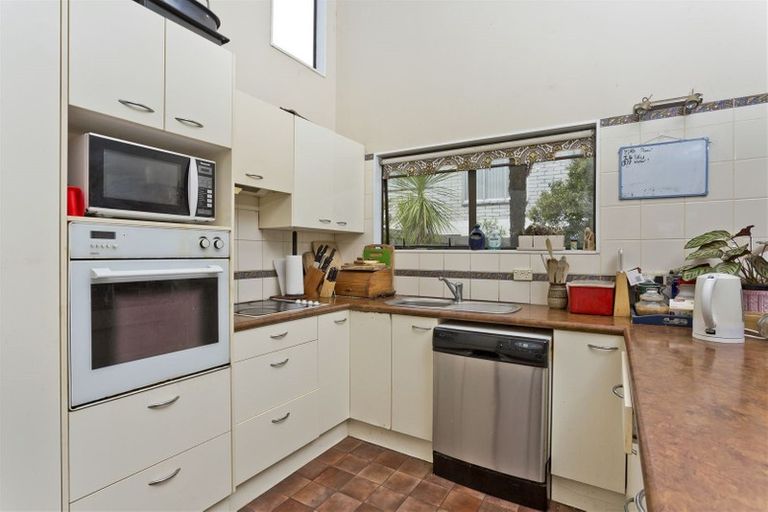 Photo of property in 18 Pemberton Avenue, Bayview, Auckland, 0629
