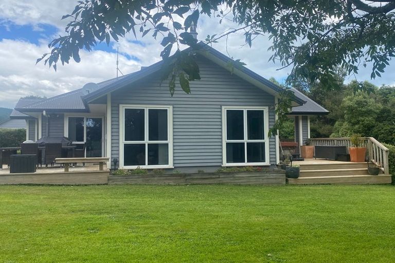 Photo of property in 35 Oram Drive, Turitea, Palmerston North, 4472