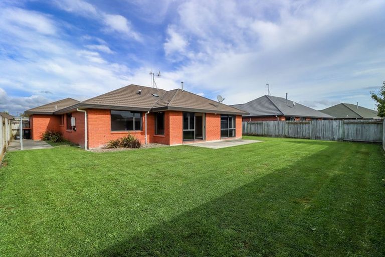 Photo of property in 17 Meridian Grove, Kelvin Grove, Palmerston North, 4414