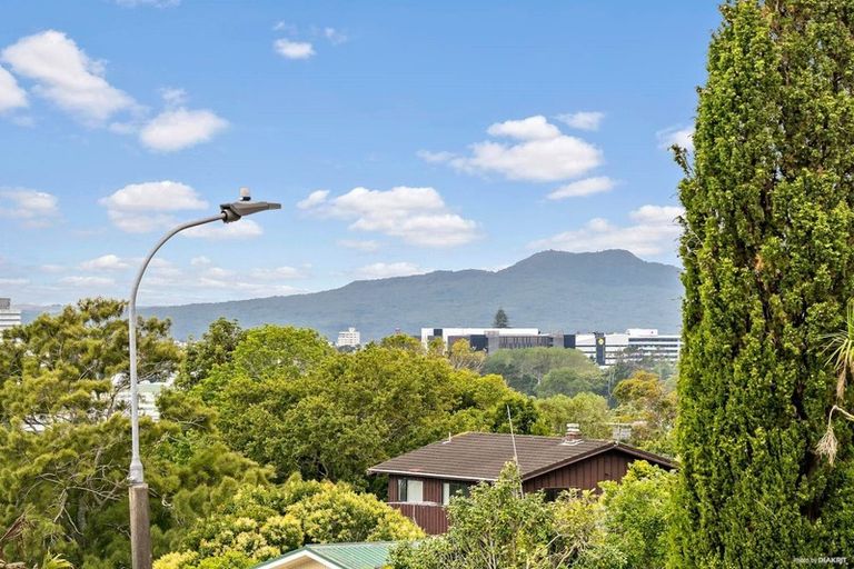 Photo of property in 1/46 Marlborough Avenue, Glenfield, Auckland, 0629