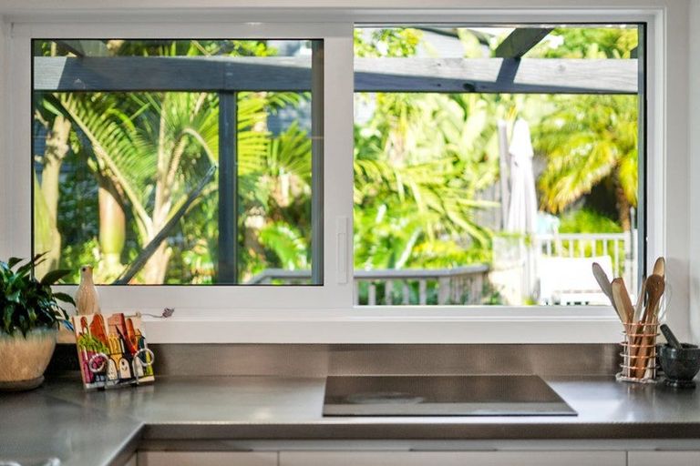 Photo of property in 74 Duncansby Road, Stanmore Bay, Whangaparaoa, 0932