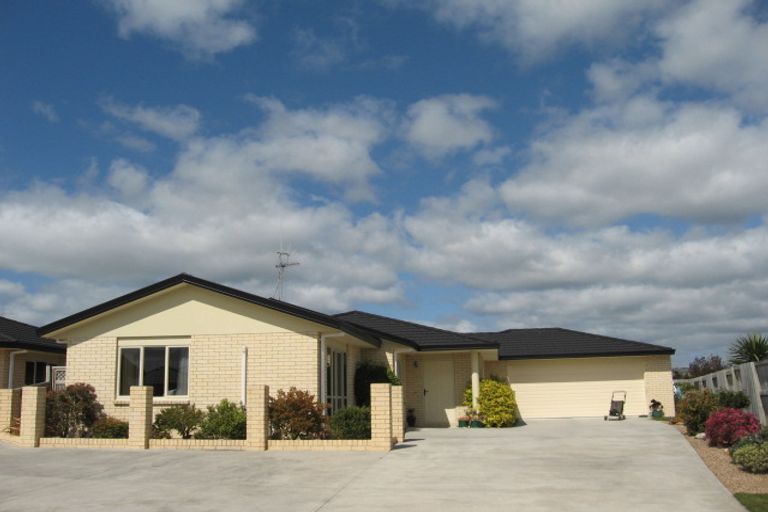 Photo of property in 12 Appaloosa Place, Papamoa Beach, Papamoa, 3118