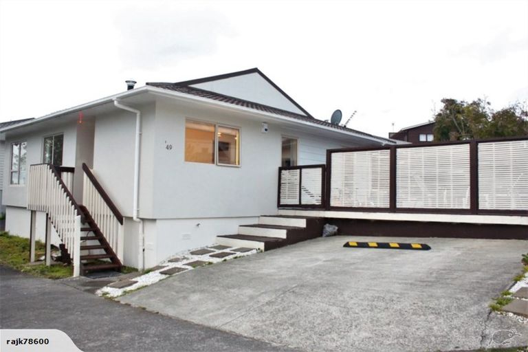 Photo of property in 1/49 Sungrove Rise, Sunnyvale, Auckland, 0612