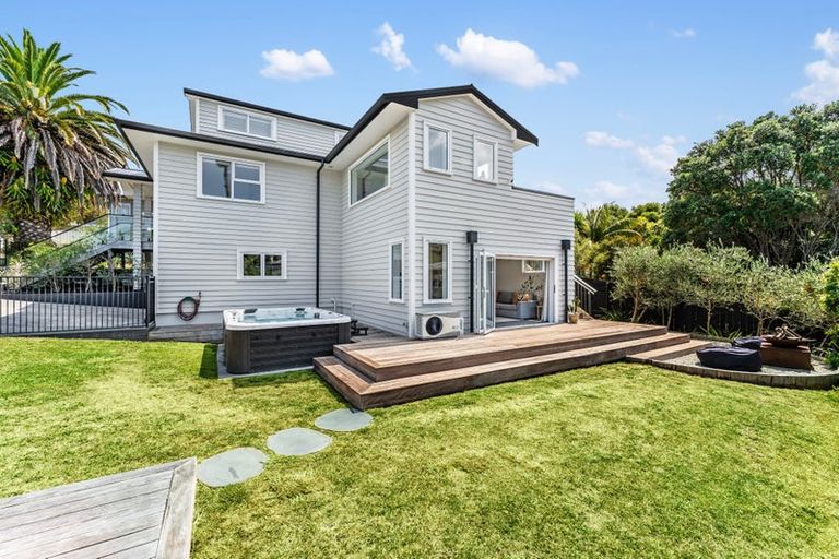 Photo of property in 16 Rewi Street, Torbay, Auckland, 0630