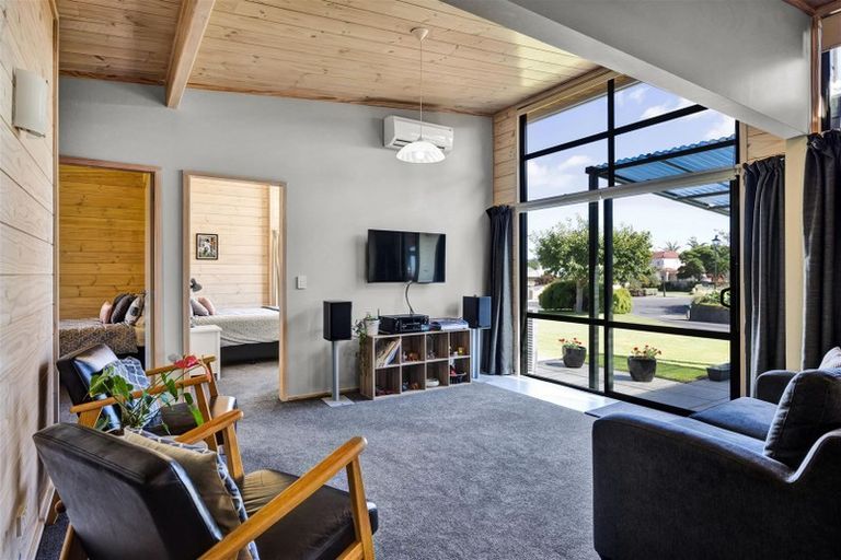 Photo of property in 11 Highfield Place, Highlands Park, New Plymouth, 4312