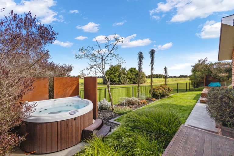 Photo of property in 49 Oaklands Drive, Cambridge, 3434