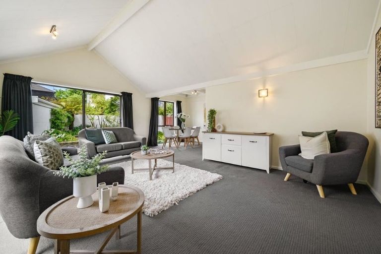Photo of property in 2/7a Medbury Terrace, Fendalton, Christchurch, 8041