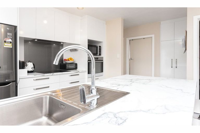 Photo of property in 19 Kathleen Crescent, Hornby, Christchurch, 8042