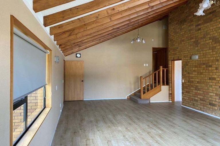 Photo of property in 43 Greenvalley Rise, Glenfield, Auckland, 0629