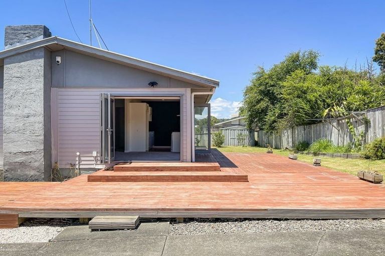 Photo of property in 39a Fairclough Road, Beach Haven, Auckland, 0626