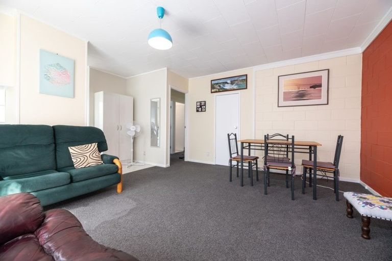 Photo of property in 2/27 Spence Road, Henderson, Auckland, 0612