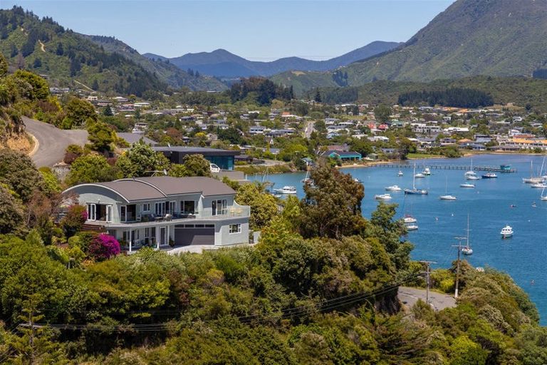 Photo of property in 2 Marina View Estate, Waikawa, Picton, 7281