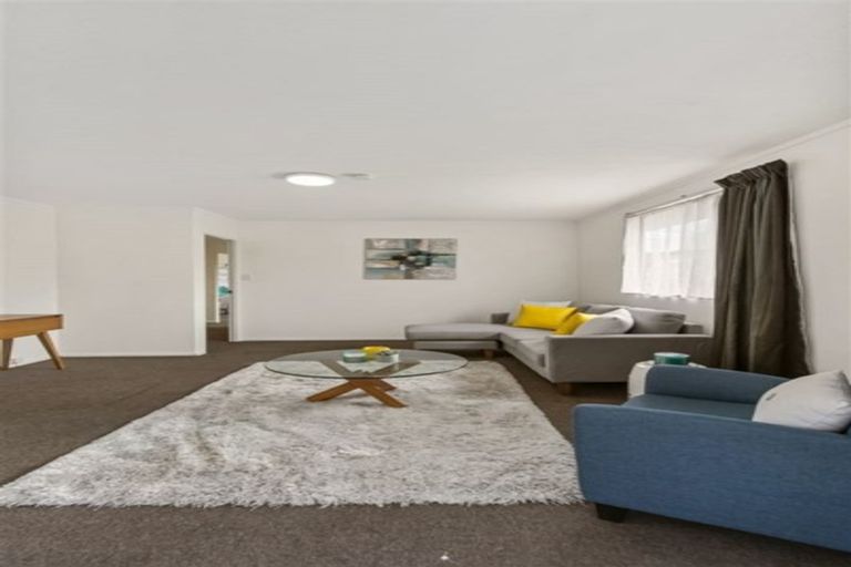 Photo of property in 2/61 Redcrest Avenue, Red Hill, Papakura, 2110