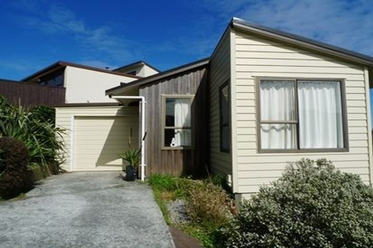 Photo of property in 12 Indira Place, Khandallah, Wellington, 6035