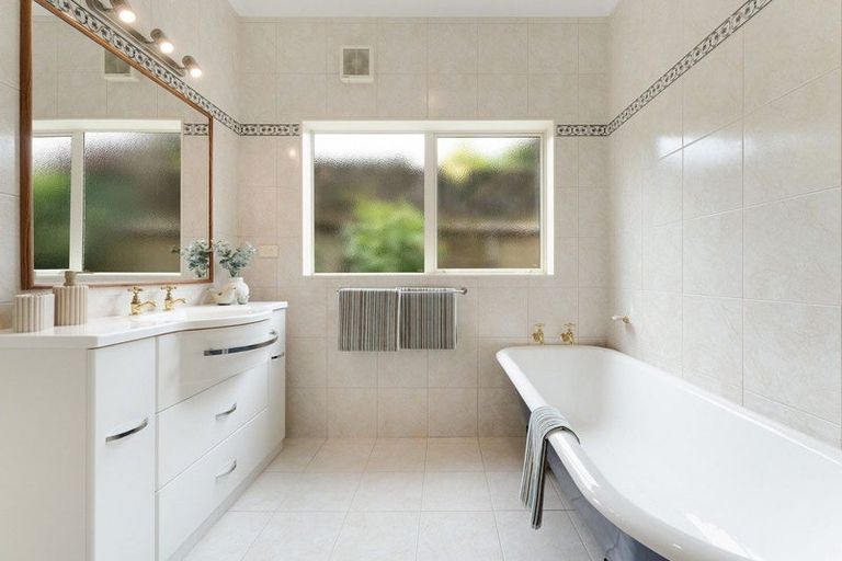 Photo of property in 1 Greenstone Way, Hairini, Tauranga, 3112