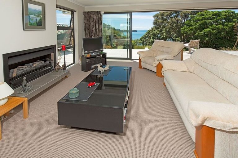 Photo of property in 997 Whangaparaoa Road, Tindalls Beach, Whangaparaoa, 0930