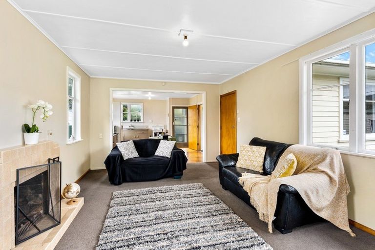 Photo of property in 6 Benge Crescent, Clouston Park, Upper Hutt, 5018