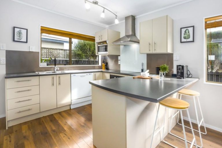 Photo of property in 23 Rembrandt Avenue, Tawa, Wellington, 5028