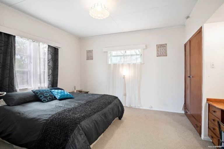 Photo of property in 14 Holland Avenue, Point England, Auckland, 1072