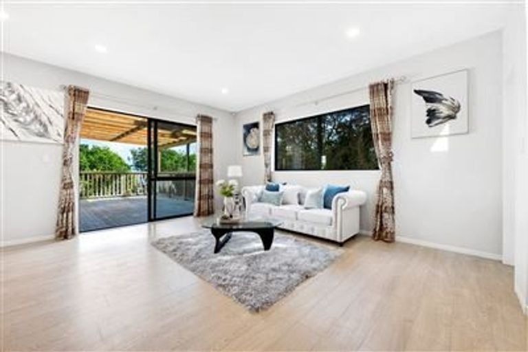 Photo of property in 32 The Enclave, Totara Heights, Auckland, 2105