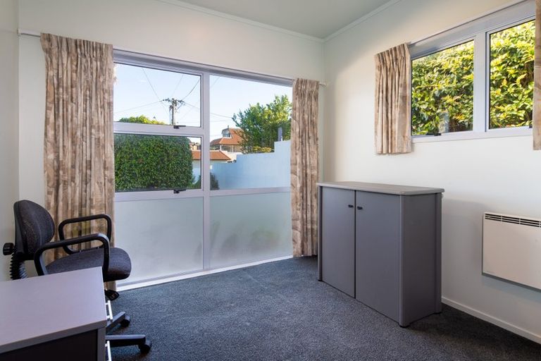 Photo of property in 11 Ellangowan Road, Waiake, Auckland, 0630