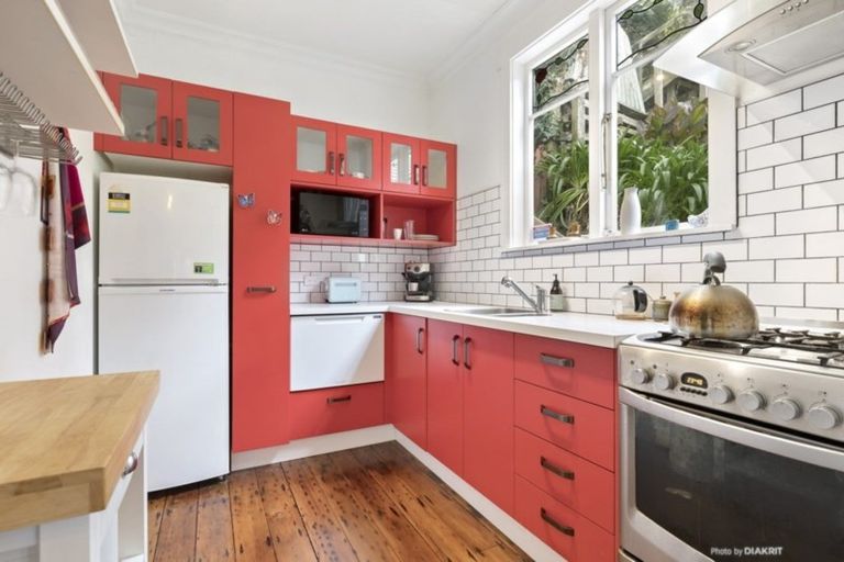 Photo of property in 161 Sutherland Road, Lyall Bay, Wellington, 6022