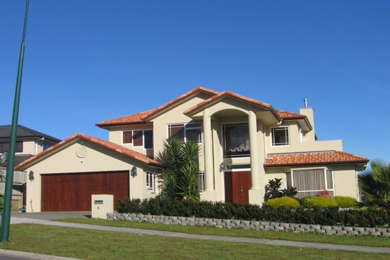 Photo of property in 5 Dunvegan Rise, East Tamaki Heights, Auckland, 2016