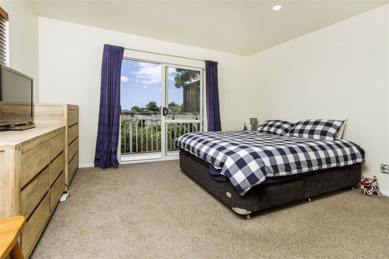 Photo of property in 17 Bushglen Court, Browns Bay, Auckland, 0630