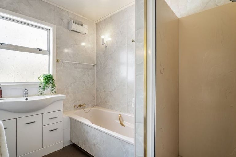 Photo of property in 1/78 Castor Bay Road, Castor Bay, Auckland, 0620