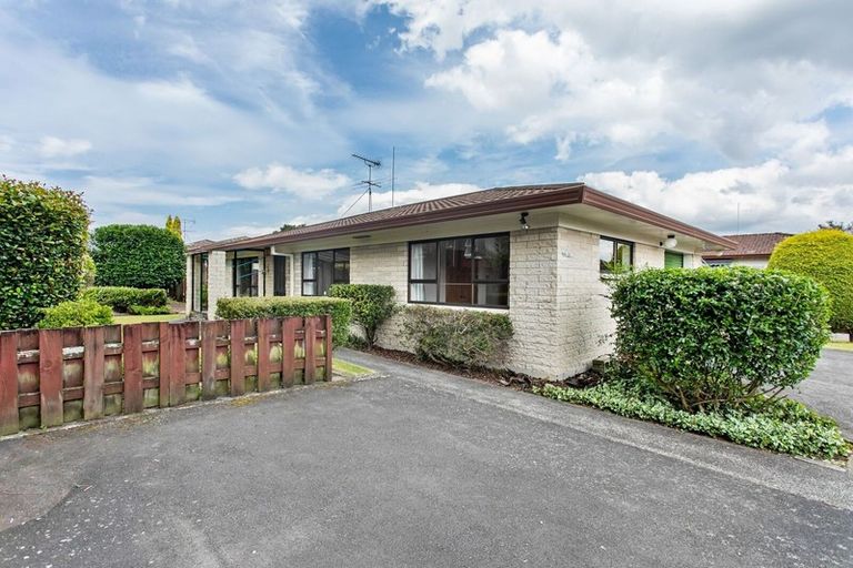 Photo of property in 6 Youngs Road, Papakura, 2110