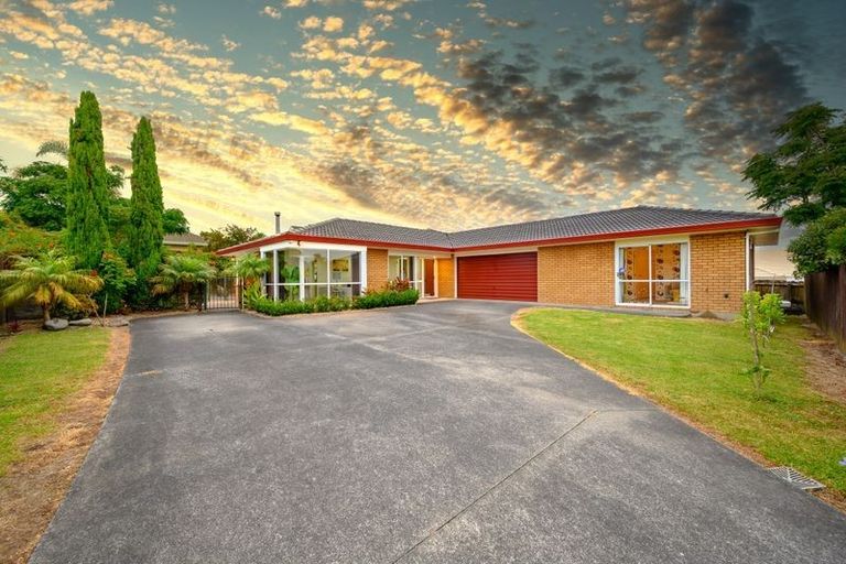 Photo of property in 27 Eiger Place, Northpark, Auckland, 2013