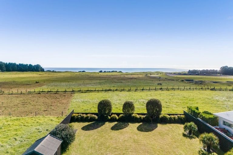 Photo of property in 17a Dolphin Parade, Bell Block, New Plymouth, 4312