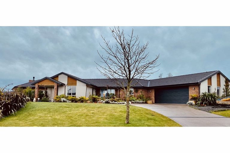 Photo of property in 6 Te Waihora Street, Pegasus, 7612