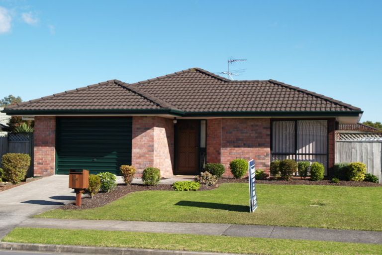 Photo of property in 2/64 Frank Nobilo Drive, Golflands, Auckland, 2013