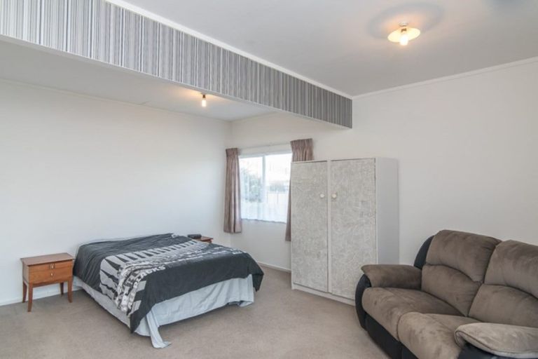 Photo of property in 5 Freyberg Crescent, Waikanae Beach, Waikanae, 5036