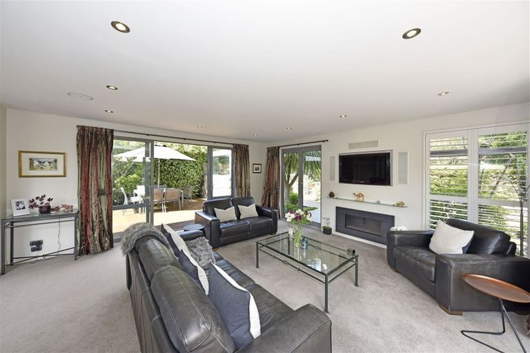 Photo of property in 27 Strowan Road, Strowan, Christchurch, 8052