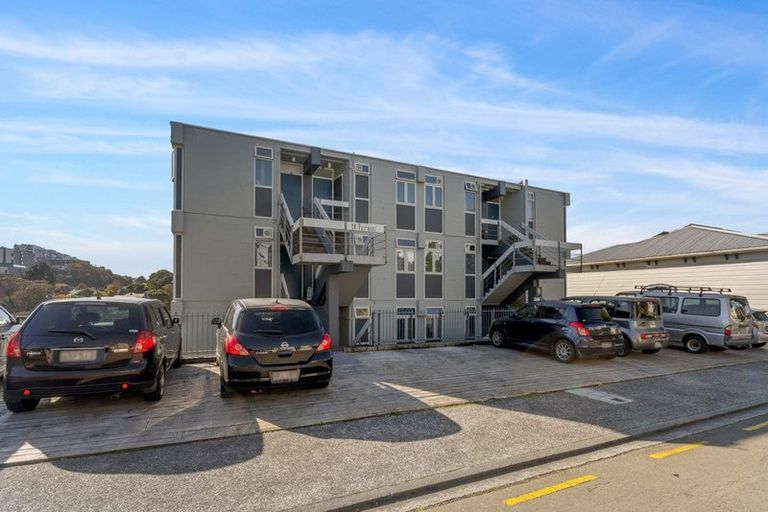 Photo of property in Fairmont Flats, 1c/20 Maarama Crescent, Aro Valley, Wellington, 6021