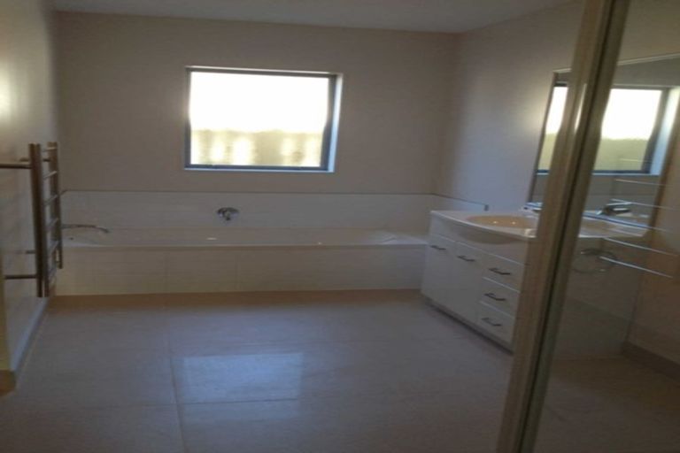 Photo of property in 106 Popokatea Drive, Takanini, 2112