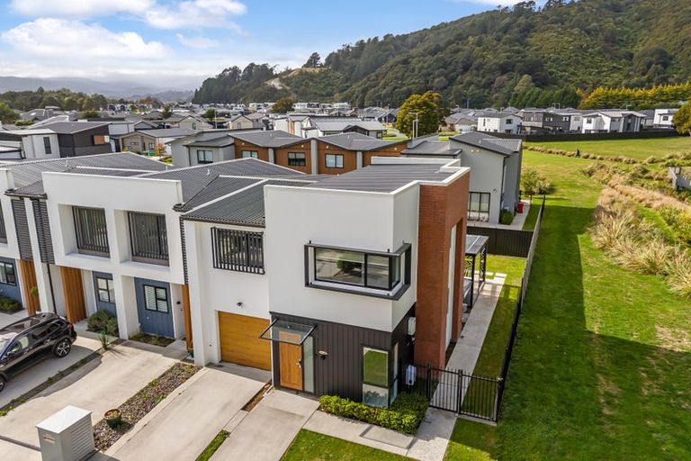 Photo of property in 11 Josland Lane, Wallaceville, Upper Hutt, 5018