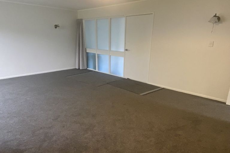 Photo of property in 2/31 Sandiacre Way, Browns Bay, Auckland, 0630