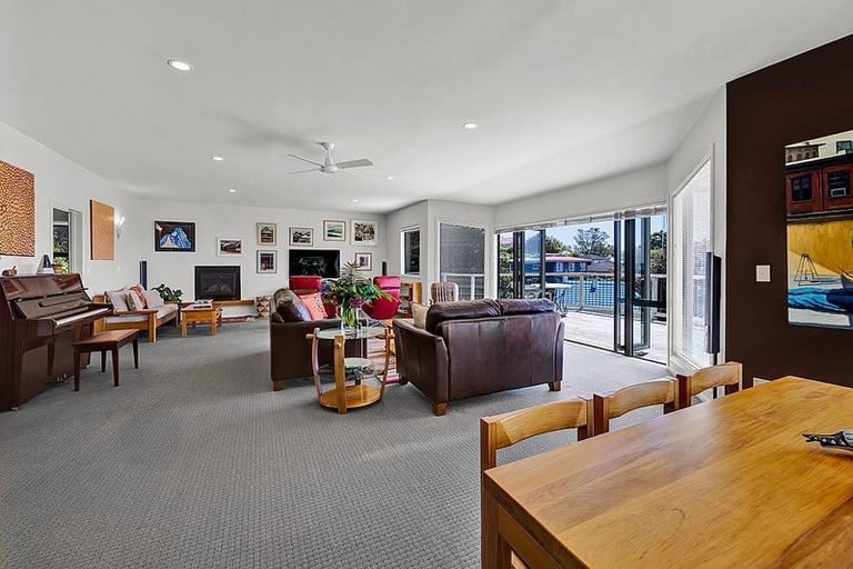 Photo of property in 70a Morley Street, New Plymouth, 4310