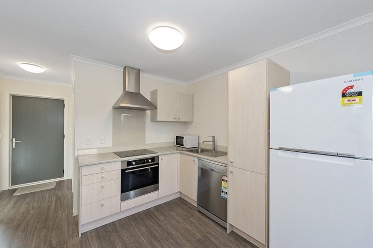 Photo of property in 2 Chiefs Court, Hamilton East, Hamilton, 3216