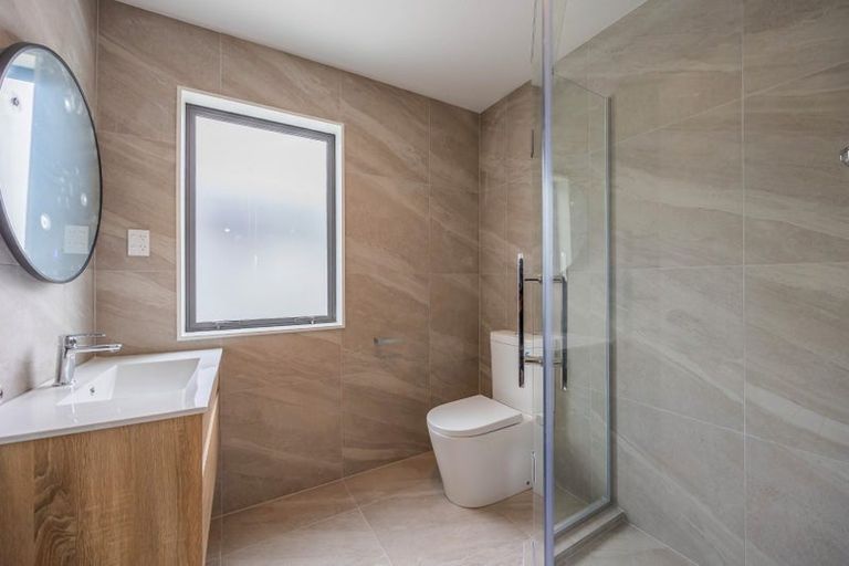 Photo of property in 3b Nor'east Drive, Northcross, Auckland, 0632