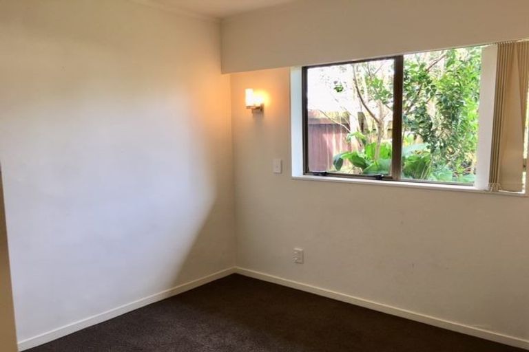 Photo of property in 21b Sunnypark Avenue, Rosehill, Papakura, 2113