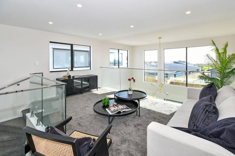 Photo of property in 8 Korowhiti Road, Clarks Beach, 2122