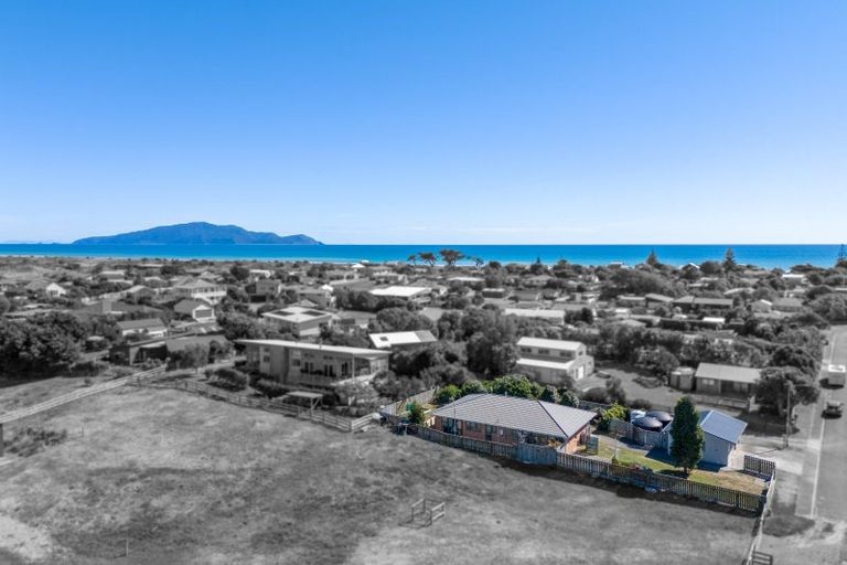 Photo of property in 13 Brendan Drive, Te Horo Beach, Otaki, 5581