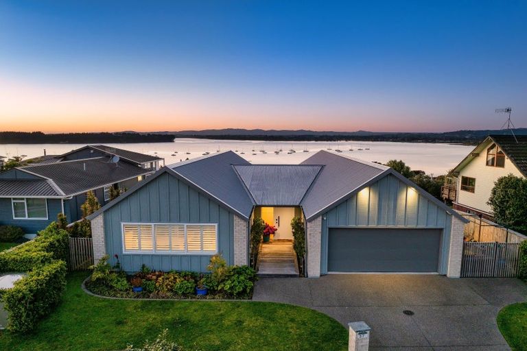 Photo of property in 37 Coppelia Avenue, Omokoroa, 3114